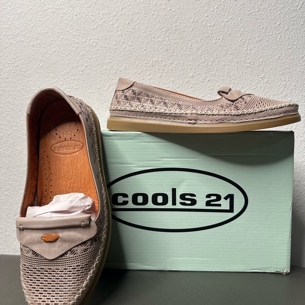 Women's Beige Loafers
